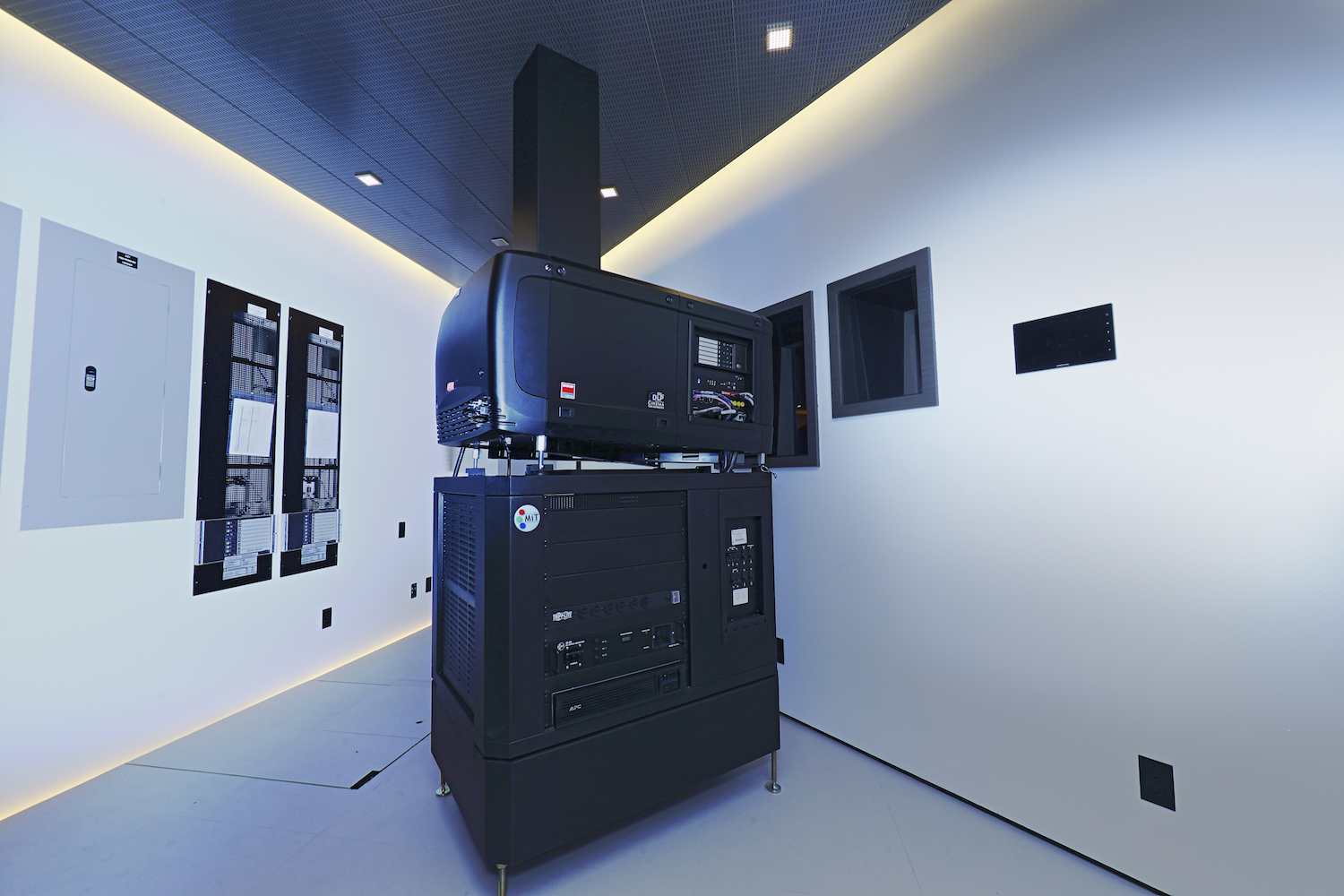 DCI Home Cinema Mor Aek Home Theater